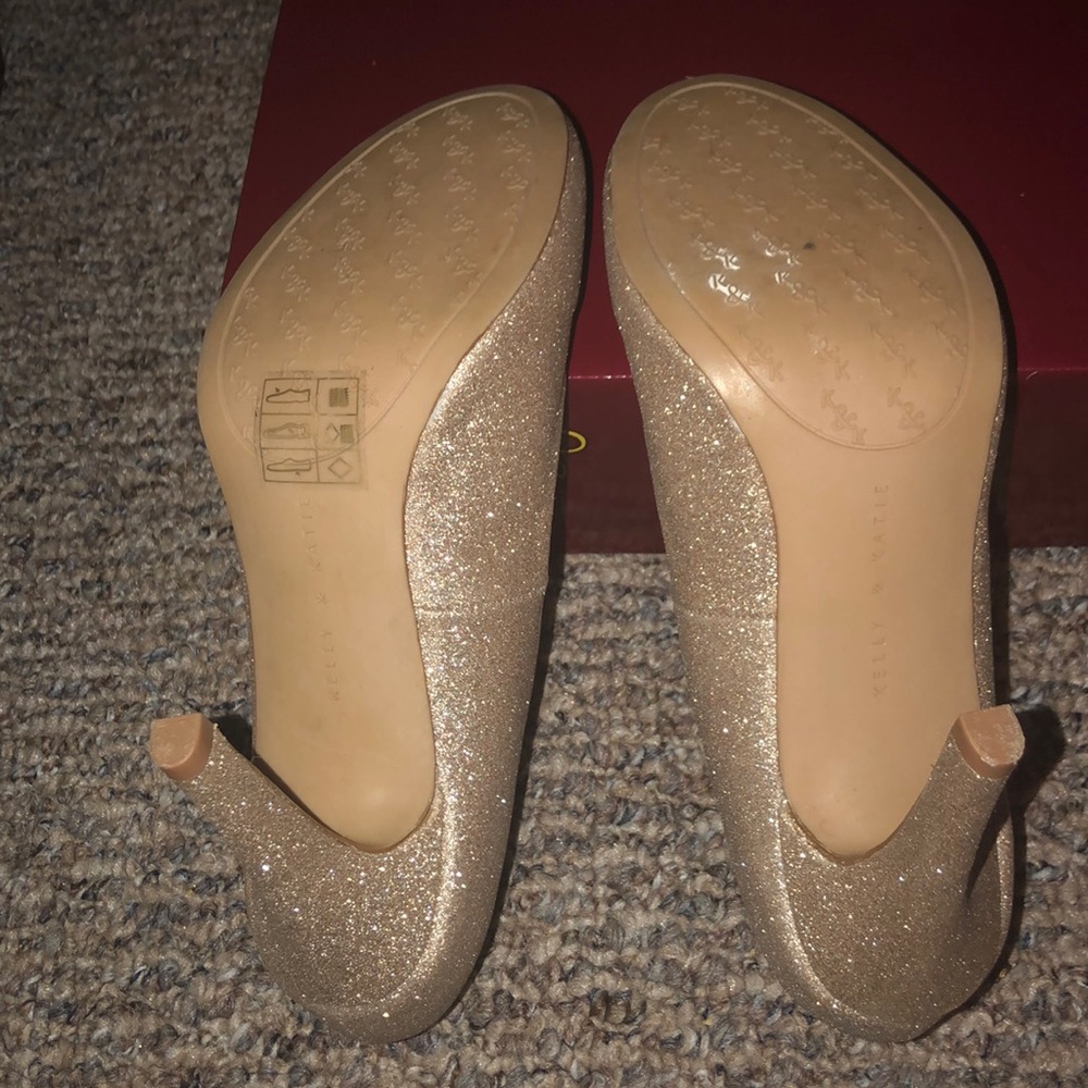 Heels - Picture 3 of 4